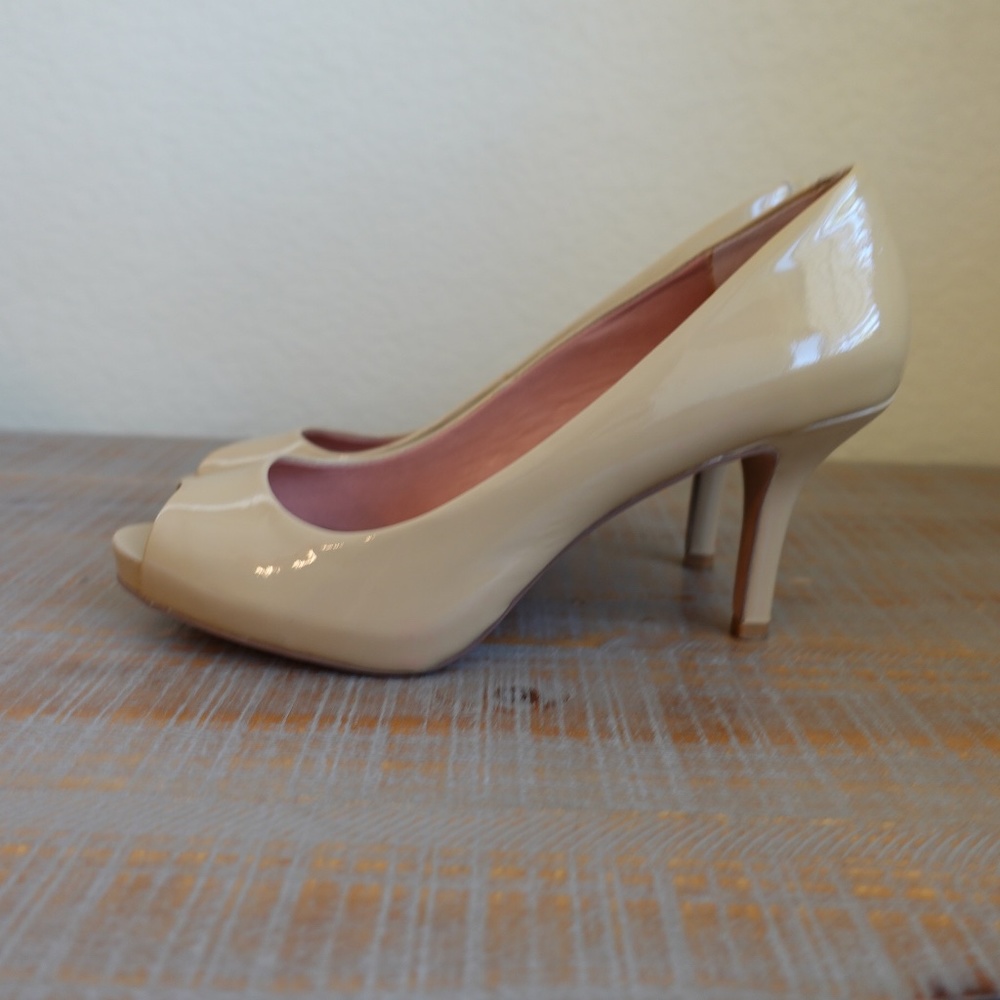 Vince Camuto Kira Nude Patent Leather Open Toe Heel Size 6.5 - Picture 6 of 10